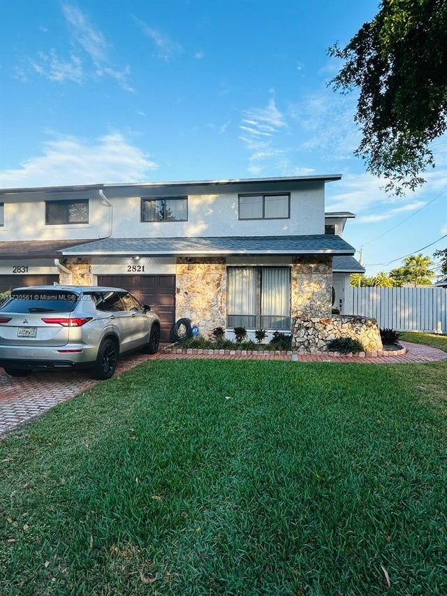 1 of 28 - 2821 N 38th Ave 2821, Hollywood, FL