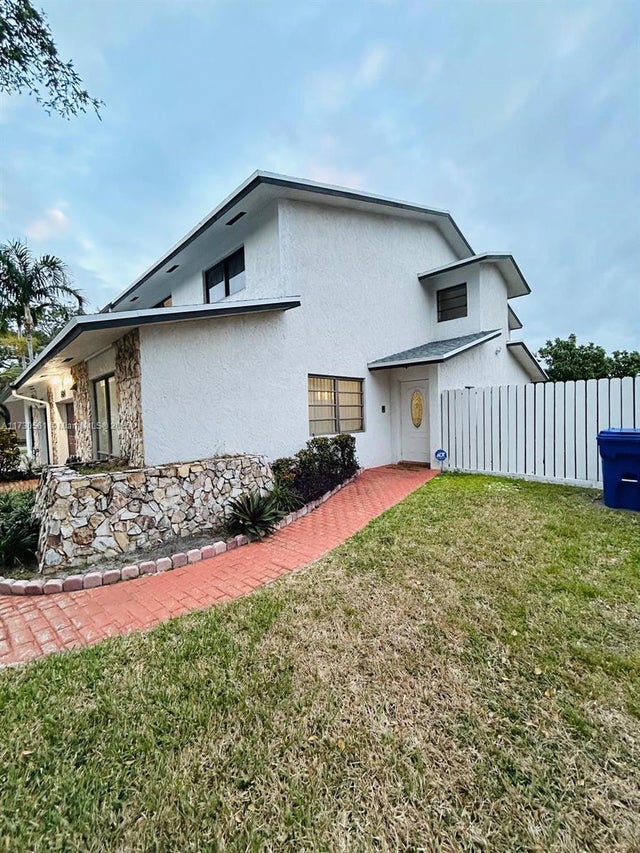 2 of 28 - 2821 N 38th Ave 2821, Hollywood, FL