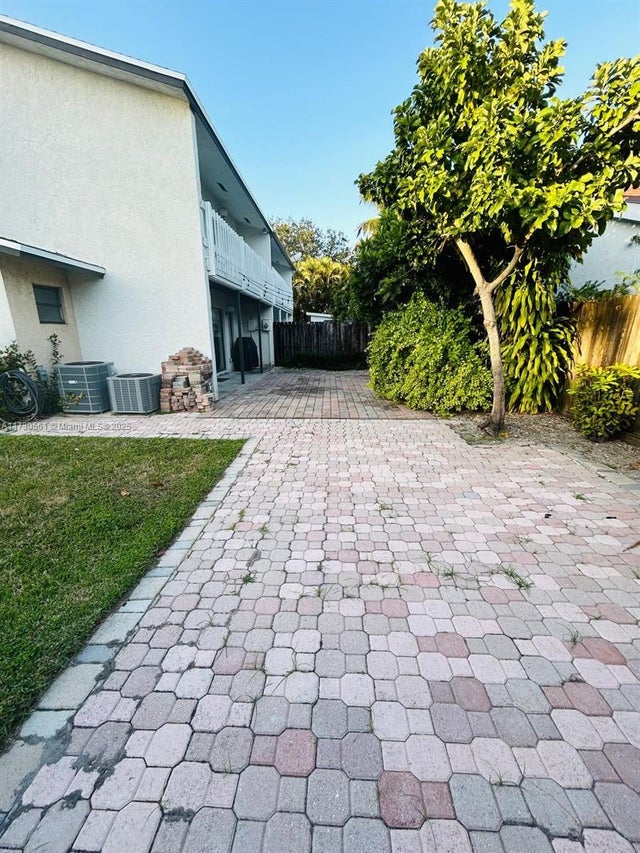 4 of 28 - 2821 N 38th Ave 2821, Hollywood, FL