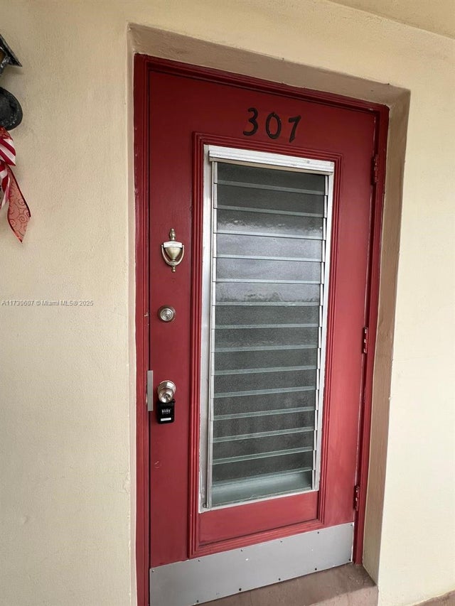 3 of 19 - 4299 Nw 16th St 307, Lauderhill, FL