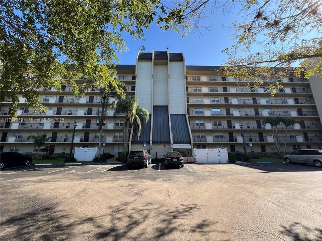 1 of 17 - 3300 W Rolling Hills Cir 102, Davie, FL