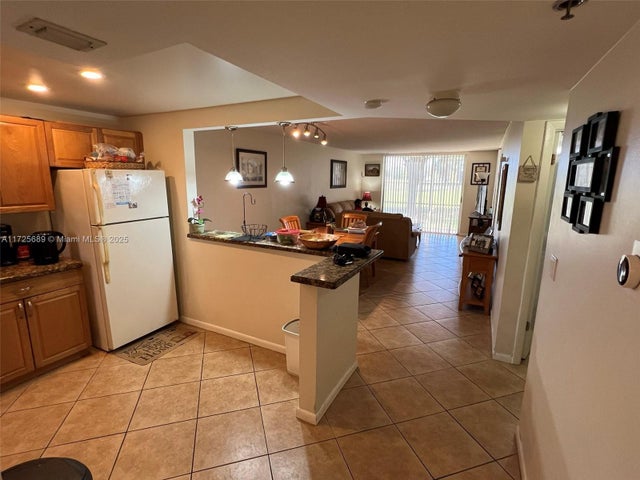 5 of 17 - 3300 W Rolling Hills Cir 102, Davie, FL