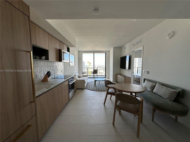 5 of 19 - 601 Ne 1st Ave 3704, Miami, FL