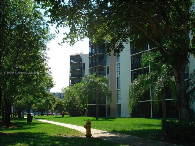 2 of 30 - 3101 N Country Club Drive 306, Aventura, FL