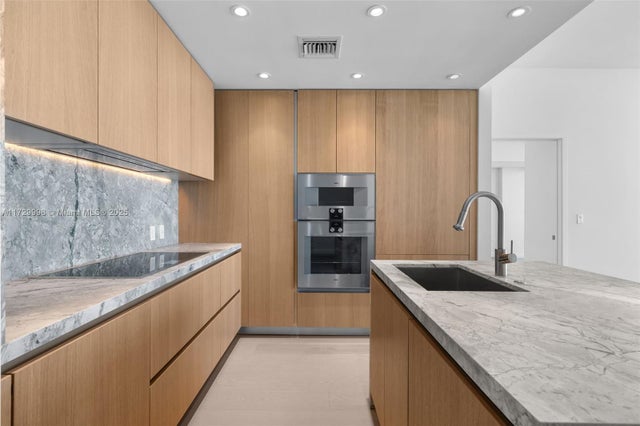 2 of 14 - 500 Alton Rd 3704, Miami Beach, FL