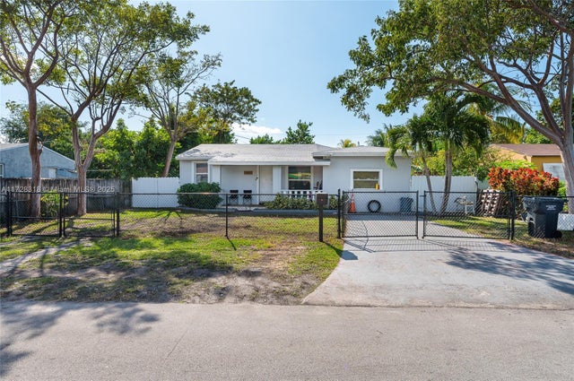1 of 15 - 2114 Plunkett St, Hollywood, FL