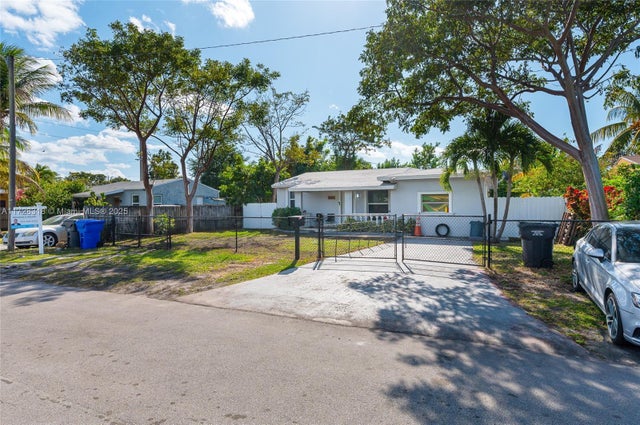 3 of 15 - 2114 Plunkett St, Hollywood, FL