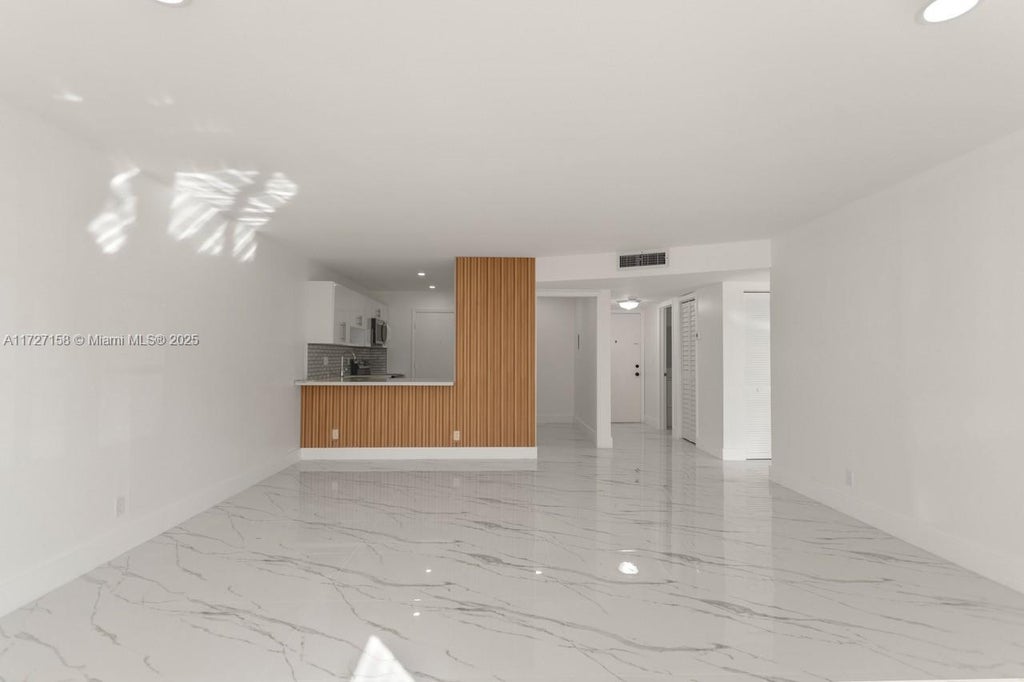 2251 Nw 48th Ter 102, Lauderhill