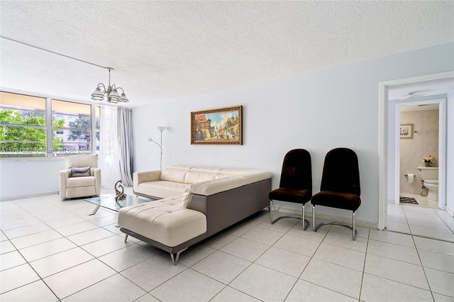 3 of 69 - 251 174 107, Sunny Isles Beach, FL