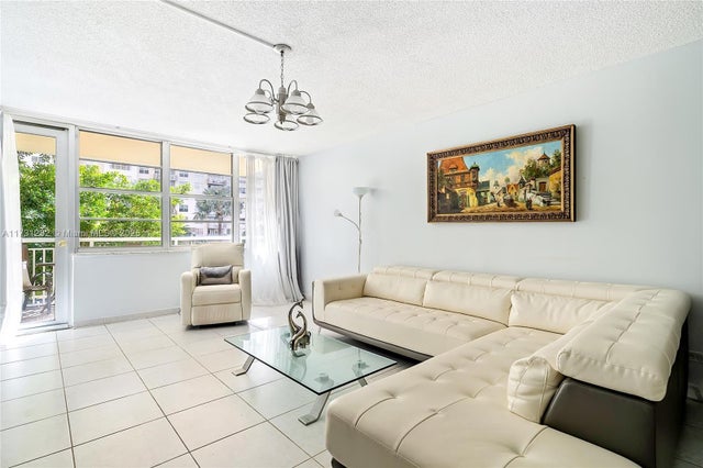 4 of 69 - 251 174 107, Sunny Isles Beach, FL
