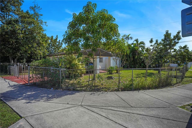 4 of 18 - 2100 Ne 185th St, North Miami Beach, FL