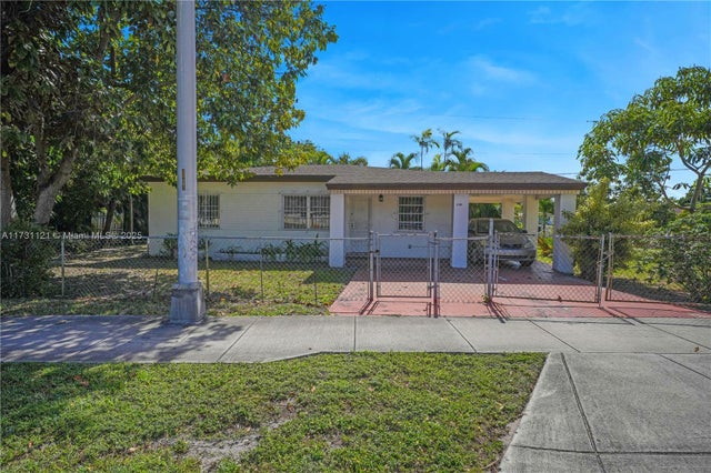 5 of 18 - 2100 Ne 185th St, North Miami Beach, FL