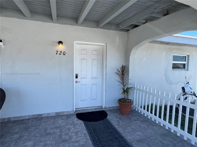4 of 46 - 720 Nw 30th Ave, Miami, FL