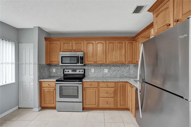 4 of 43 - 2641 W Gately Dr W 1002, West Palm Beach, FL