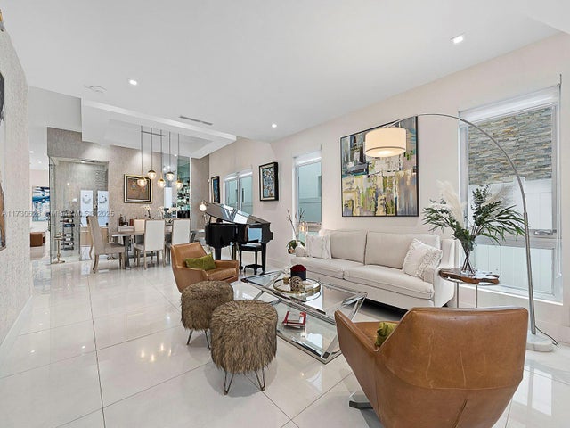 5 of 50 - 8271 Nw 34th Dr, Doral, FL