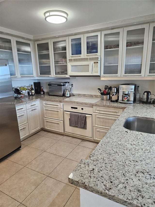4 of 34 - 2555 Collins Ave 1508, Miami Beach, FL