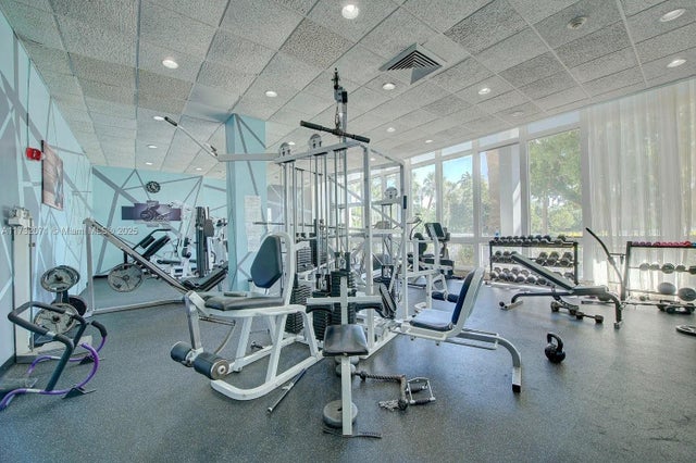 4 of 13 - 7441 Wayne Ave 2h, Miami Beach, FL