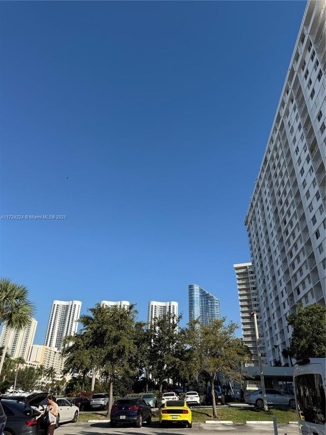 2 of 40 - 500 Bayview Dr 1031, Sunny Isles Beach, FL