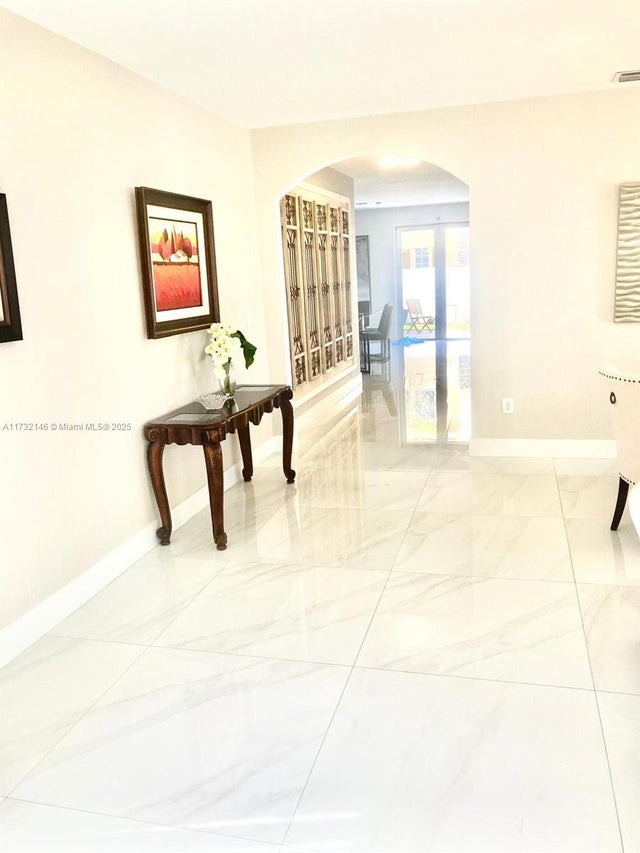 4 of 29 - 9102 Sw 170th Ct, Miami, FL