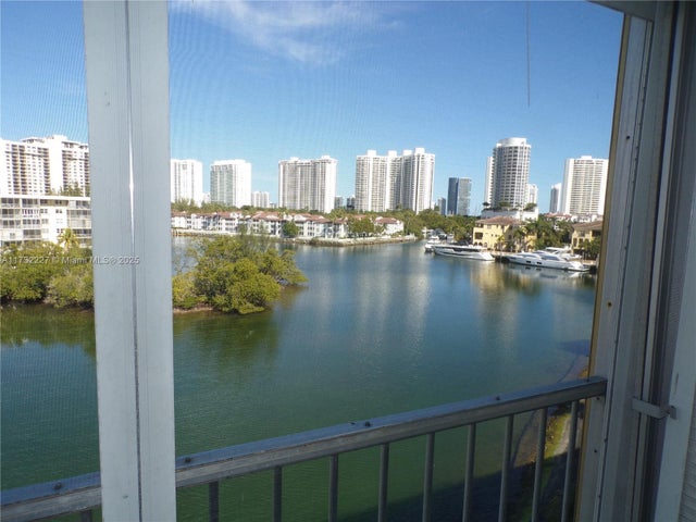 5 of 52 - 3030 Marcos Dr T601, Aventura, FL