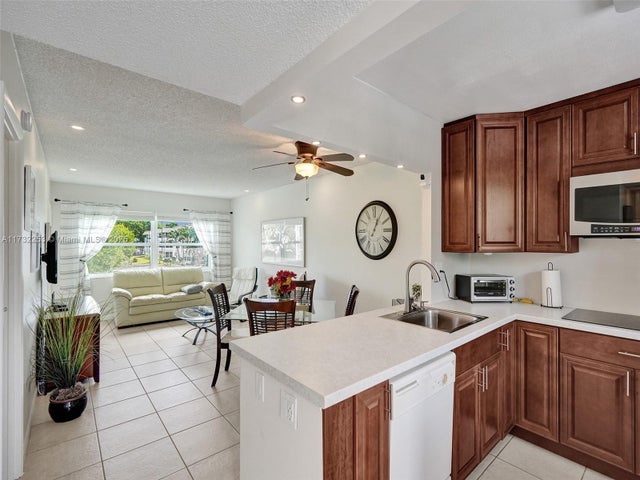 2 of 42 - 3506 Nw 49th Ave 511, Lauderdale Lakes, FL