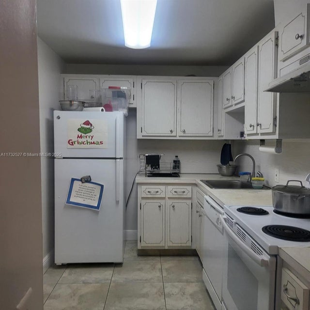 4 of 9 - 6969 Collins Ave 506, Miami Beach, FL