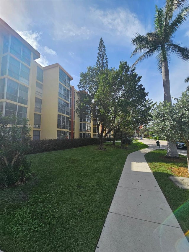 2 of 5 - 200 172nd St 102, Sunny Isles Beach, FL