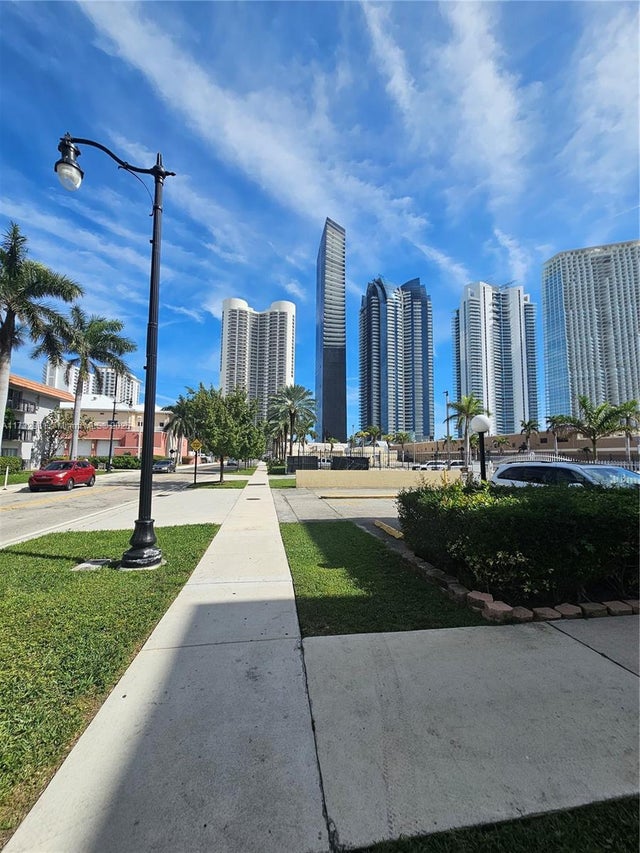 3 of 5 - 200 172nd St 102, Sunny Isles Beach, FL