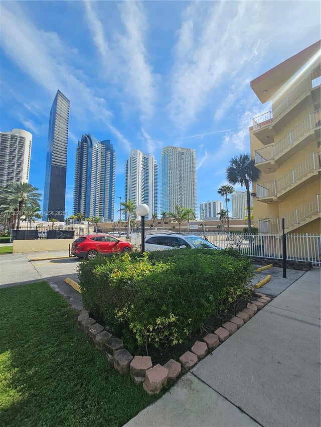 5 of 5 - 200 172nd St 102, Sunny Isles Beach, FL