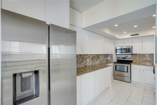 3 of 27 - 3505 S Ocean Dr 905, Hollywood, FL