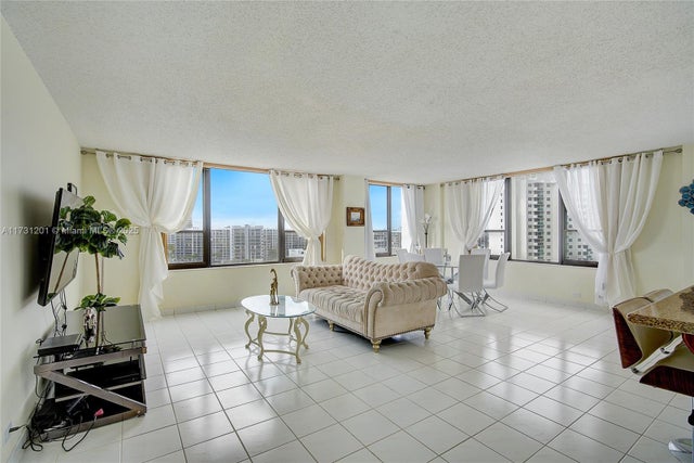 4 of 27 - 3505 S Ocean Dr 905, Hollywood, FL