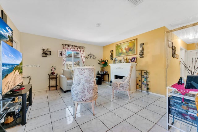 3 of 28 - 380 Nw 133rd St, North Miami, FL