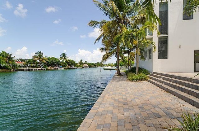 4 of 18 - 1975 Calais Dr 5, Miami Beach, FL
