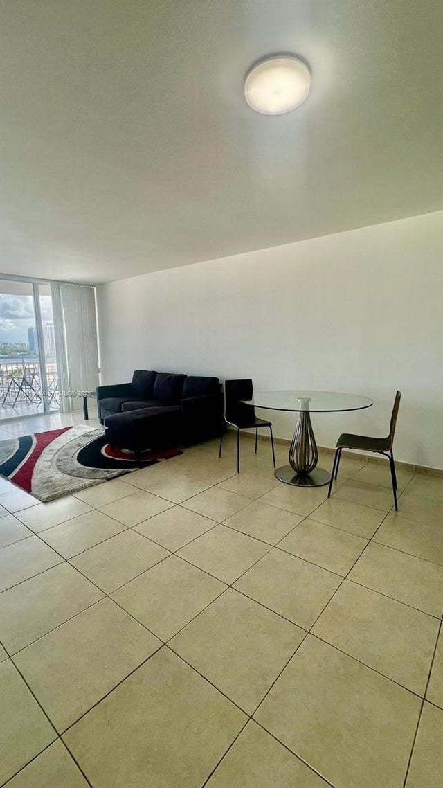1 of 13 - 18031 Biscayne Blvd 1103, Aventura, FL