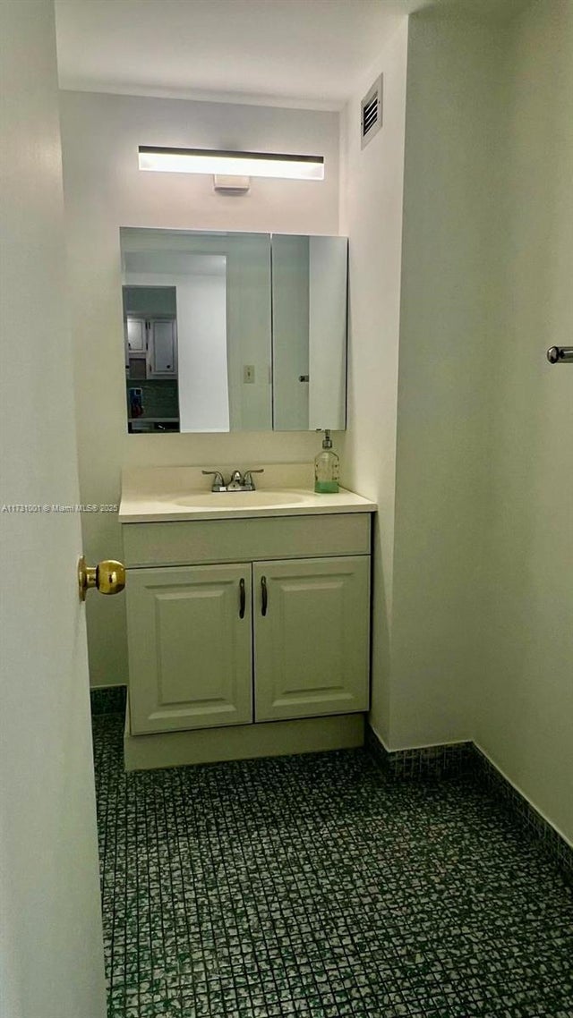 5 of 13 - 18031 Biscayne Blvd 1103, Aventura, FL