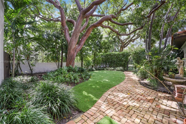 2 of 32 - 6121 La Gorce Dr, Miami Beach, FL