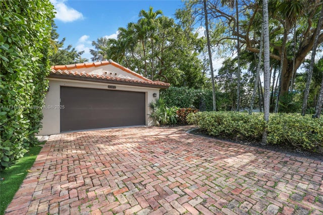 3 of 32 - 6121 La Gorce Dr, Miami Beach, FL