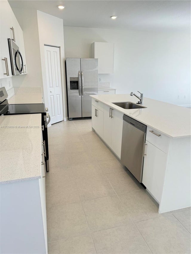 3 of 6 - 3040 Green Palm Ct 5838, Dania Beach, FL