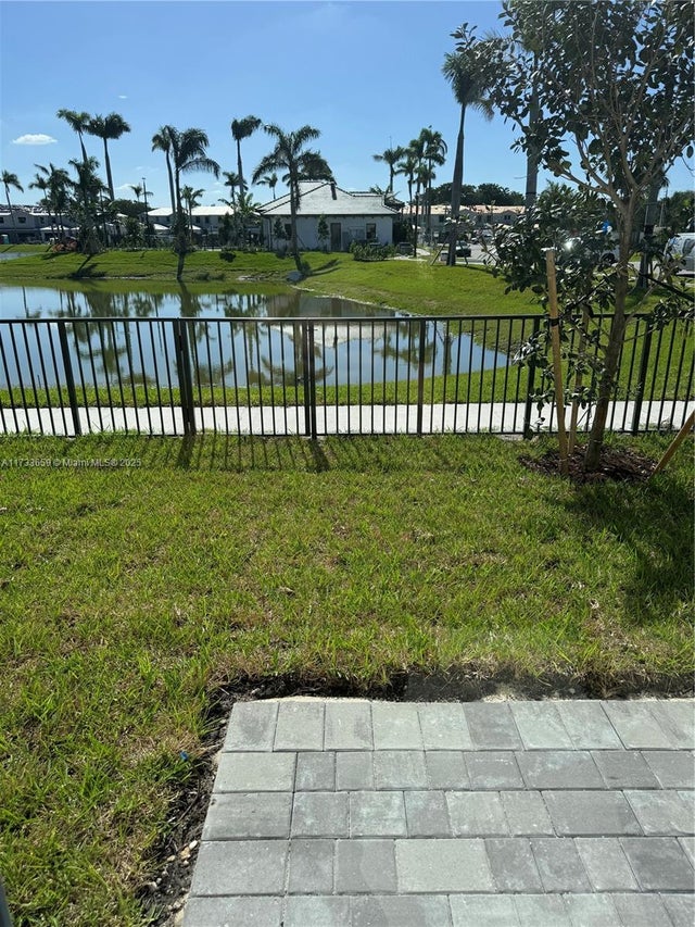 5 of 6 - 3040 Green Palm Ct 5838, Dania Beach, FL