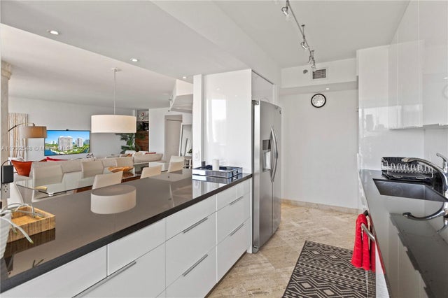 3 of 76 - 1000 W Island Blvd 2407, Aventura, FL