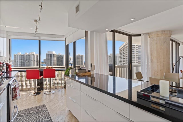 5 of 76 - 1000 W Island Blvd 2407, Aventura, FL