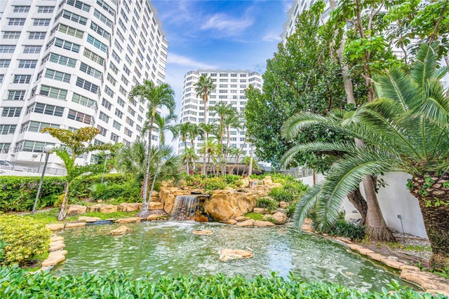 1 of 40 - 999 Brickell Bay Dr 2007, Miami, FL