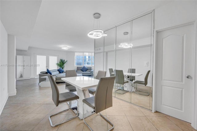 5 of 40 - 999 Brickell Bay Dr 2007, Miami, FL