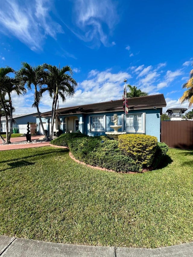 4 of 49 - 15201 Sw 177th Ter, Miami, FL