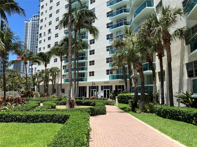 1 of 37 - 3901 S Ocean Dr 4p, Hollywood, FL