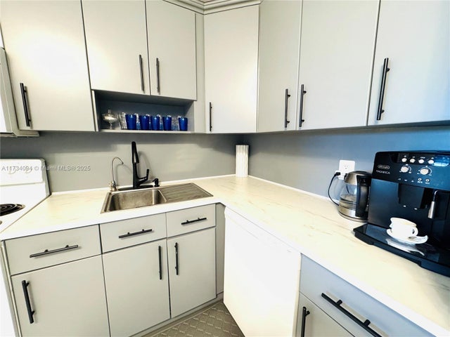 4 of 11 - 16950 W Dixie Hwy A429, North Miami Beach, FL