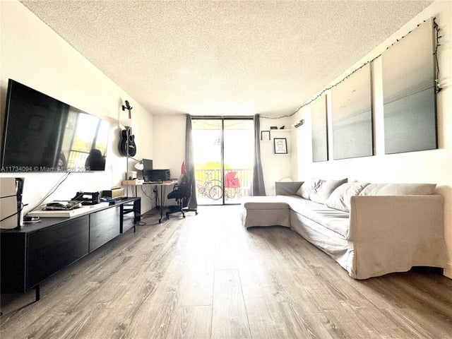 5 of 11 - 16950 W Dixie Hwy A429, North Miami Beach, FL
