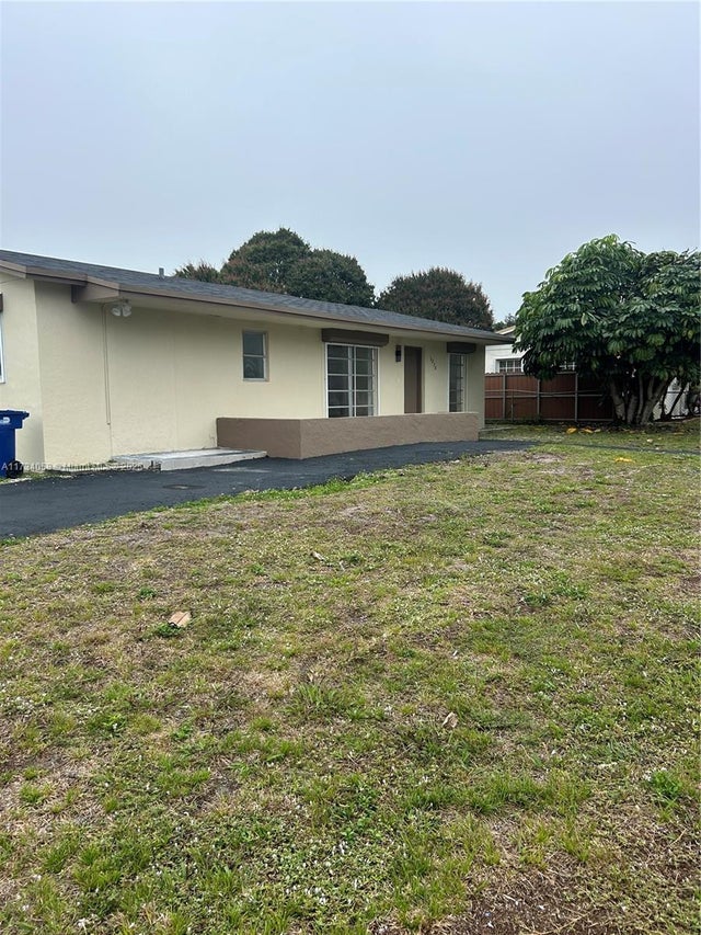 2 of 14 - 3270 Nw 196th Ln, Miami Gardens, FL