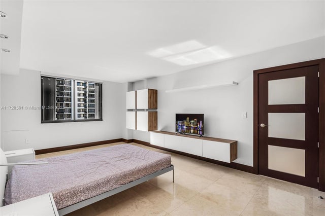 5 of 23 - 540 Brickell Key Dr 1021, Miami, FL
