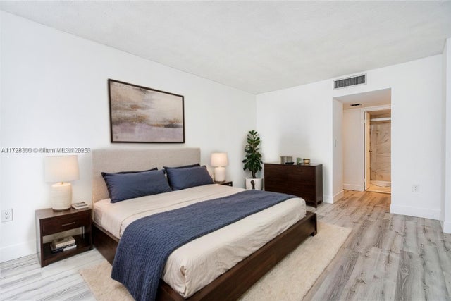 4 of 37 - 3625 N Country Club Dr 901, Aventura, FL